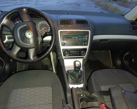 Черный Шкода Октавия, объемом двигателя 1 л и пробегом 446 тыс. км за 6300 $, фото 5 на Automoto.ua