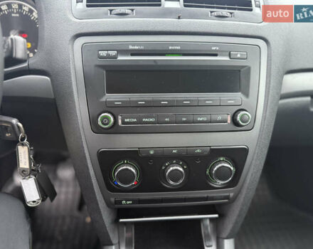 Черный Шкода Октавия, объемом двигателя 1.6 л и пробегом 242 тыс. км за 7250 $, фото 17 на Automoto.ua