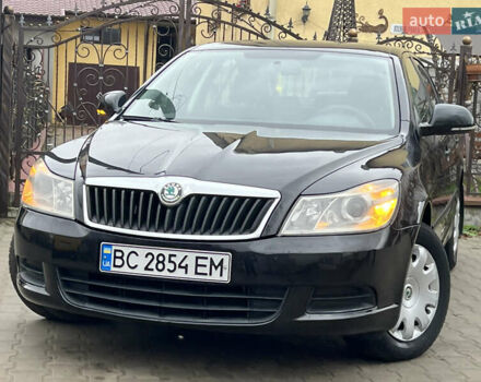 Черный Шкода Октавия, объемом двигателя 1.6 л и пробегом 216 тыс. км за 7300 $, фото 2 на Automoto.ua
