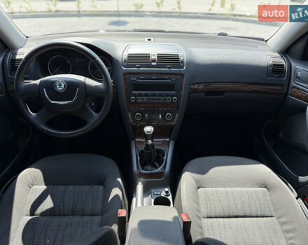 Черный Шкода Октавия, объемом двигателя 1.8 л и пробегом 230 тыс. км за 8200 $, фото 8 на Automoto.ua