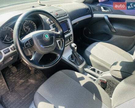 Черный Шкода Октавия, объемом двигателя 1.6 л и пробегом 294 тыс. км за 8950 $, фото 11 на Automoto.ua