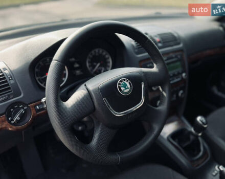 Черный Шкода Октавия, объемом двигателя 1.8 л и пробегом 230 тыс. км за 8200 $, фото 13 на Automoto.ua