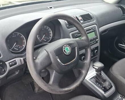 Черный Шкода Октавия, объемом двигателя 1.8 л и пробегом 236 тыс. км за 9000 $, фото 6 на Automoto.ua