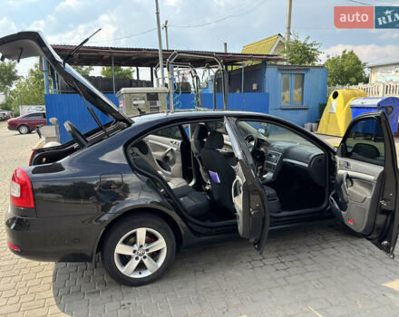 Чорний Шкода Октавія, об'ємом двигуна 1.6 л та пробігом 303 тис. км за 8100 $, фото 4 на Automoto.ua