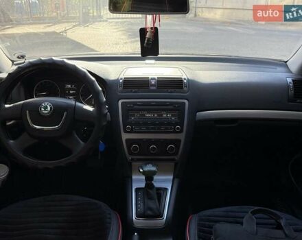 Шкода Октавія 2012 у Одесі на Automoto.ua Чорний Шкода Октавія, об'ємом двигуна 1.97 л та пробігом 41 тис. км за 16200 $, фото 29 на Automoto.ua