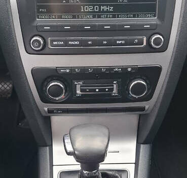 Черный Шкода Октавия, объемом двигателя 1.8 л и пробегом 236 тыс. км за 9000 $, фото 12 на Automoto.ua