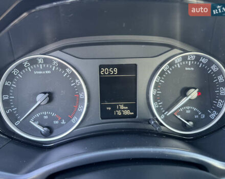 Черный Шкода Октавия, объемом двигателя 1.6 л и пробегом 176 тыс. км за 9300 $, фото 12 на Automoto.ua