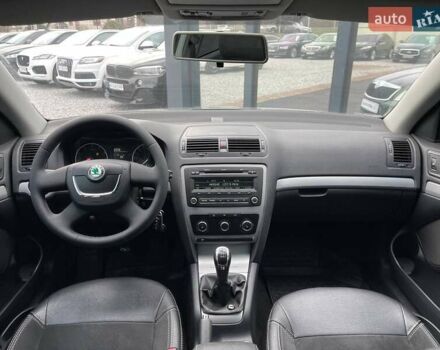 Черный Шкода Октавия, объемом двигателя 1.8 л и пробегом 159 тыс. км за 7990 $, фото 12 на Automoto.ua