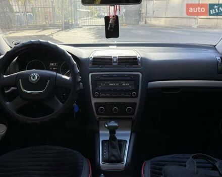 Шкода Октавія 2012 у Одесі на Automoto.ua Чорний Шкода Октавія, об'ємом двигуна 1.97 л та пробігом 41 тис. км за 16200 $, фото 30 на Automoto.ua