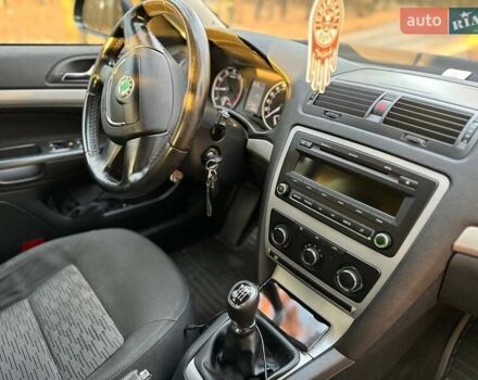 Чорний Шкода Октавія, об'ємом двигуна 1.8 л та пробігом 143 тис. км за 10300 $, фото 9 на Automoto.ua