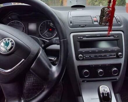 Шкода Октавия 2012 в Полтаве на Automoto.ua Черный Шкода Октавия, объемом двигателя 1.6 л и пробегом 146 тыс. км за 10000 $, фото 9 на Automoto.ua