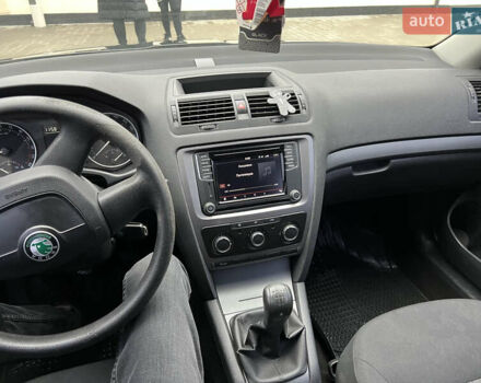 Черный Шкода Октавия, объемом двигателя 1.6 л и пробегом 195 тыс. км за 7500 $, фото 4 на Automoto.ua