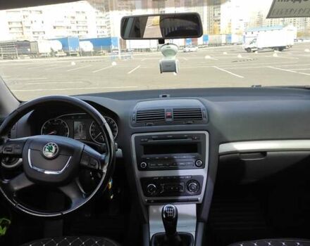 Черный Шкода Октавия, объемом двигателя 1.8 л и пробегом 207 тыс. км за 8100 $, фото 2 на Automoto.ua