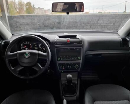 Черный Шкода Октавия, объемом двигателя 1.6 л и пробегом 258 тыс. км за 7699 $, фото 3 на Automoto.ua