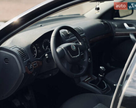 Черный Шкода Октавия, объемом двигателя 1.8 л и пробегом 230 тыс. км за 8200 $, фото 11 на Automoto.ua