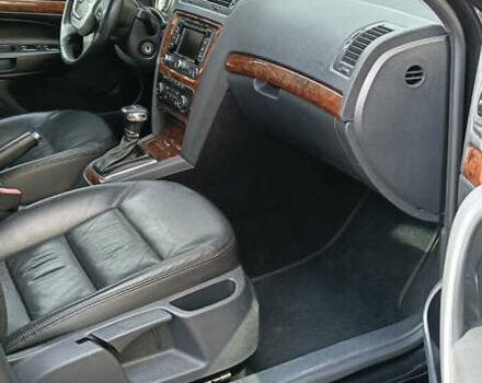 Черный Шкода Октавия, объемом двигателя 1.6 л и пробегом 220 тыс. км за 11500 $, фото 4 на Automoto.ua