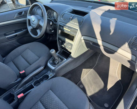 Черный Шкода Октавия, объемом двигателя 1.6 л и пробегом 176 тыс. км за 9300 $, фото 5 на Automoto.ua