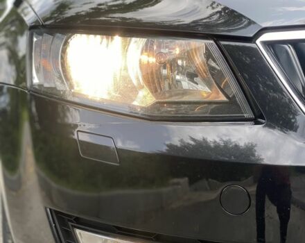 Черный Шкода Октавия, объемом двигателя 1.6 л и пробегом 237 тыс. км за 10900 $, фото 6 на Automoto.ua