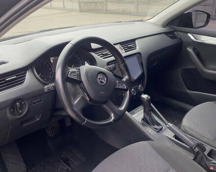 Черный Шкода Октавия, объемом двигателя 1.6 л и пробегом 219 тыс. км за 10500 $, фото 5 на Automoto.ua