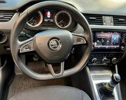 Шкода Октавия 2017 в Харькове на Automoto.ua Черный Шкода Октавия, объемом двигателя 1.8 л и пробегом 122 тыс. км за 15000 $, фото 4 на Automoto.ua