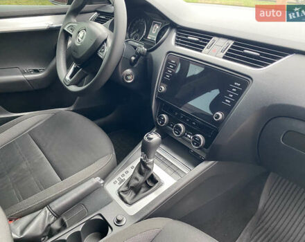 Черный Шкода Октавия, объемом двигателя 1.6 л и пробегом 269 тыс. км за 14200 $, фото 17 на Automoto.ua