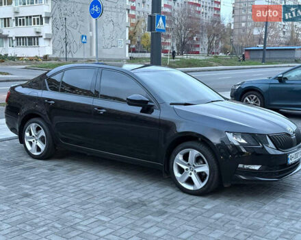 Черный Шкода Октавия, объемом двигателя 1.6 л и пробегом 61 тыс. км за 15900 $, фото 2 на Automoto.ua