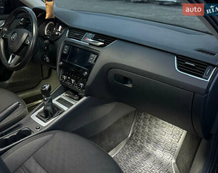 Черный Шкода Октавия, объемом двигателя 1.6 л и пробегом 61 тыс. км за 15900 $, фото 19 на Automoto.ua