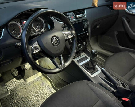 Черный Шкода Октавия, объемом двигателя 1.6 л и пробегом 61 тыс. км за 15900 $, фото 12 на Automoto.ua