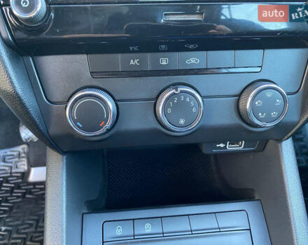 Черный Шкода Октавия, объемом двигателя 1.6 л и пробегом 232 тыс. км за 10700 $, фото 22 на Automoto.ua