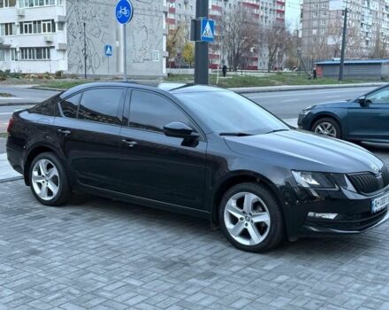 Черный Шкода Октавия, объемом двигателя 1.6 л и пробегом 61 тыс. км за 15900 $, фото 2 на Automoto.ua