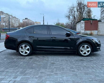 Черный Шкода Октавия, объемом двигателя 1.6 л и пробегом 61 тыс. км за 15900 $, фото 3 на Automoto.ua