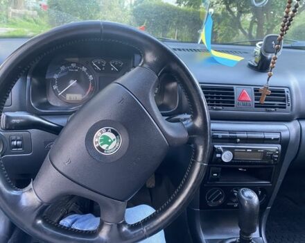 Черный Шкода Октавия, объемом двигателя 1 л и пробегом 440 тыс. км за 3000 $, фото 1 на Automoto.ua