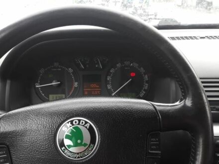 Черный Шкода Октавия, объемом двигателя 1.9 л и пробегом 285 тыс. км за 1985 $, фото 1 на Automoto.ua