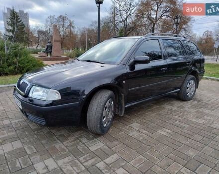 Черный Шкода Октавия, объемом двигателя 1.6 л и пробегом 208 тыс. км за 5500 $, фото 1 на Automoto.ua