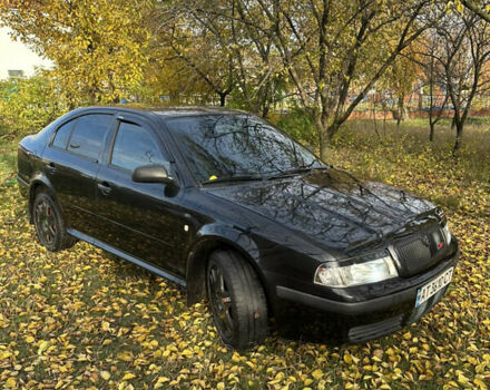 Черный Шкода Октавия, объемом двигателя 1.6 л и пробегом 350 тыс. км за 4200 $, фото 1 на Automoto.ua