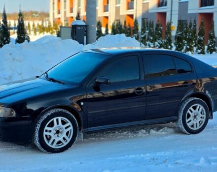 Черный Шкода Октавия, объемом двигателя 1.8 л и пробегом 317 тыс. км за 3950 $, фото 1 на Automoto.ua