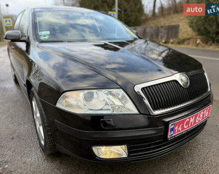 Черный Шкода Октавия, объемом двигателя 1.6 л и пробегом 210 тыс. км за 5450 $, фото 1 на Automoto.ua