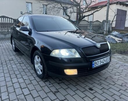 Черный Шкода Октавия, объемом двигателя 1.6 л и пробегом 380 тыс. км за 4500 $, фото 1 на Automoto.ua
