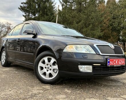 Черный Шкода Октавия, объемом двигателя 1.6 л и пробегом 180 тыс. км за 5750 $, фото 1 на Automoto.ua