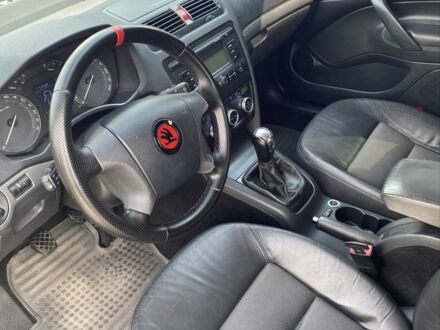 Чорний Шкода Октавія, об'ємом двигуна 2 л та пробігом 301 тис. км за 5800 $, фото 1 на Automoto.ua