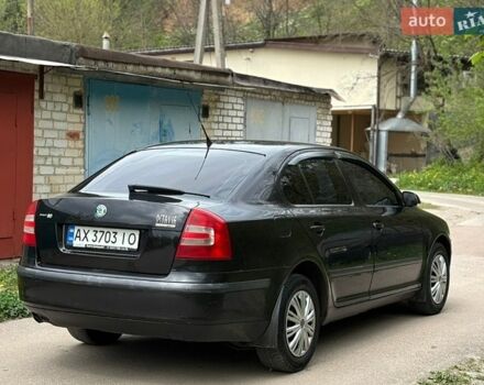 Черный Шкода Октавия, объемом двигателя 1.6 л и пробегом 251 тыс. км за 5350 $, фото 1 на Automoto.ua