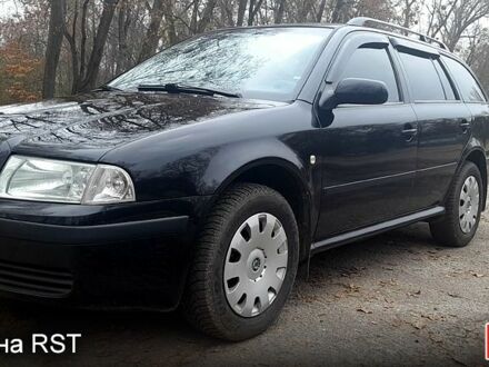 Черный Шкода Октавия, объемом двигателя 1.6 л и пробегом 229 тыс. км за 6300 $, фото 1 на Automoto.ua