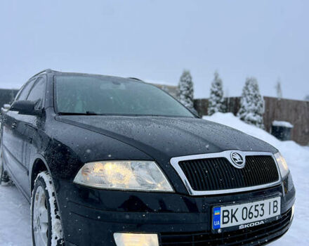 Черный Шкода Октавия, объемом двигателя 1.6 л и пробегом 220 тыс. км за 5600 $, фото 1 на Automoto.ua