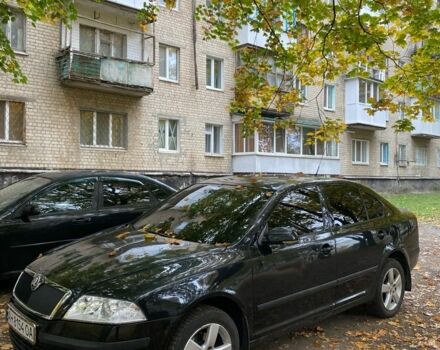 Черный Шкода Октавия, объемом двигателя 1.6 л и пробегом 245 тыс. км за 4900 $, фото 1 на Automoto.ua