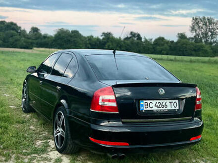 Черный Шкода Октавия, объемом двигателя 1.8 л и пробегом 210 тыс. км за 6299 $, фото 1 на Automoto.ua
