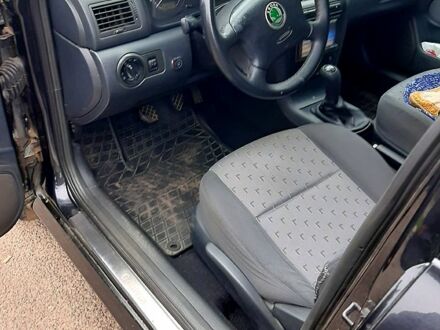 Чорний Шкода Октавія, об'ємом двигуна 1.6 л та пробігом 268 тис. км за 5000 $, фото 1 на Automoto.ua