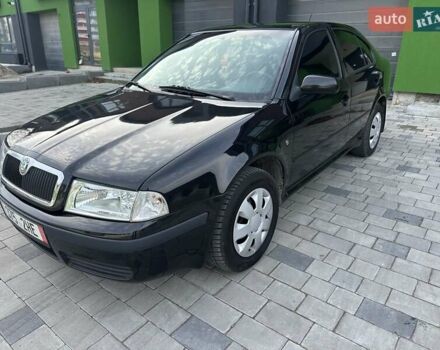 Черный Шкода Октавия, объемом двигателя 1.6 л и пробегом 215 тыс. км за 4950 $, фото 1 на Automoto.ua