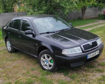 Черный Шкода Октавия, объемом двигателя 1.6 л и пробегом 200 тыс. км за 4000 $, фото 1 на Automoto.ua