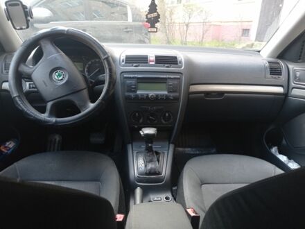 Черный Шкода Октавия, объемом двигателя 2 л и пробегом 355 тыс. км за 4731 $, фото 1 на Automoto.ua