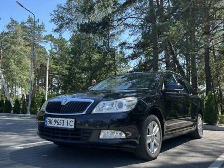Черный Шкода Октавия, объемом двигателя 1.6 л и пробегом 290 тыс. км за 7800 $, фото 1 на Automoto.ua